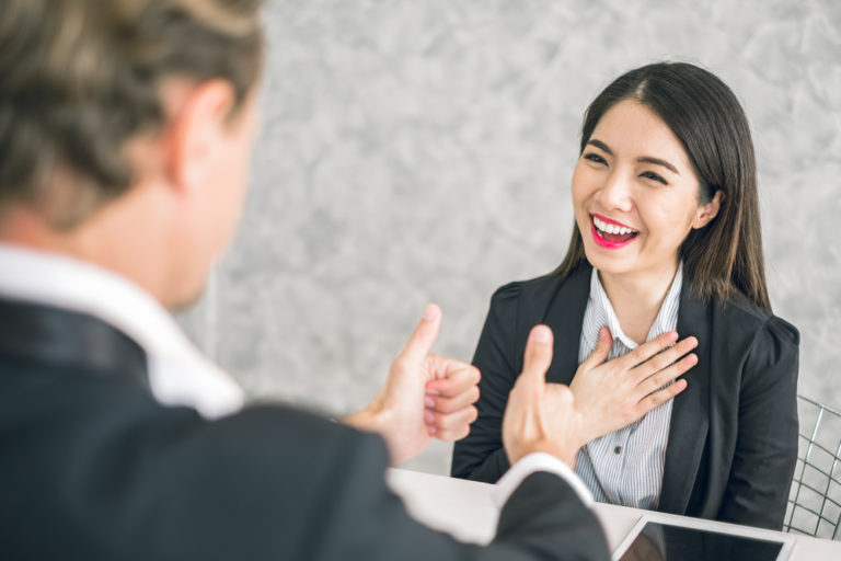 職場で男から好きな女性にアプローチする方法！社内恋愛の鉄板の流れは？ 男の恋愛バイブル 〜脈なしからの逆転で好き